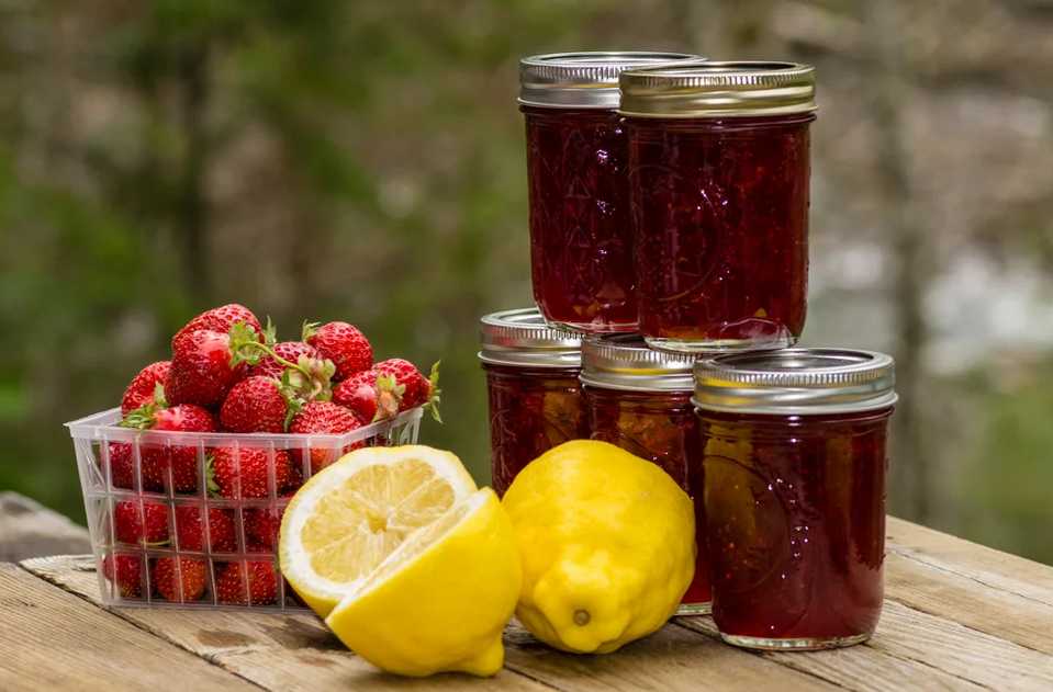 клубничное варенье с водкой и лимоном