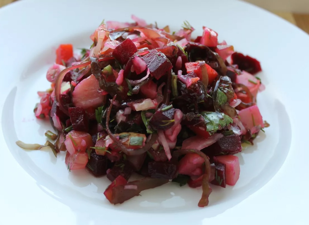 Салат из свеклы с морской капустой