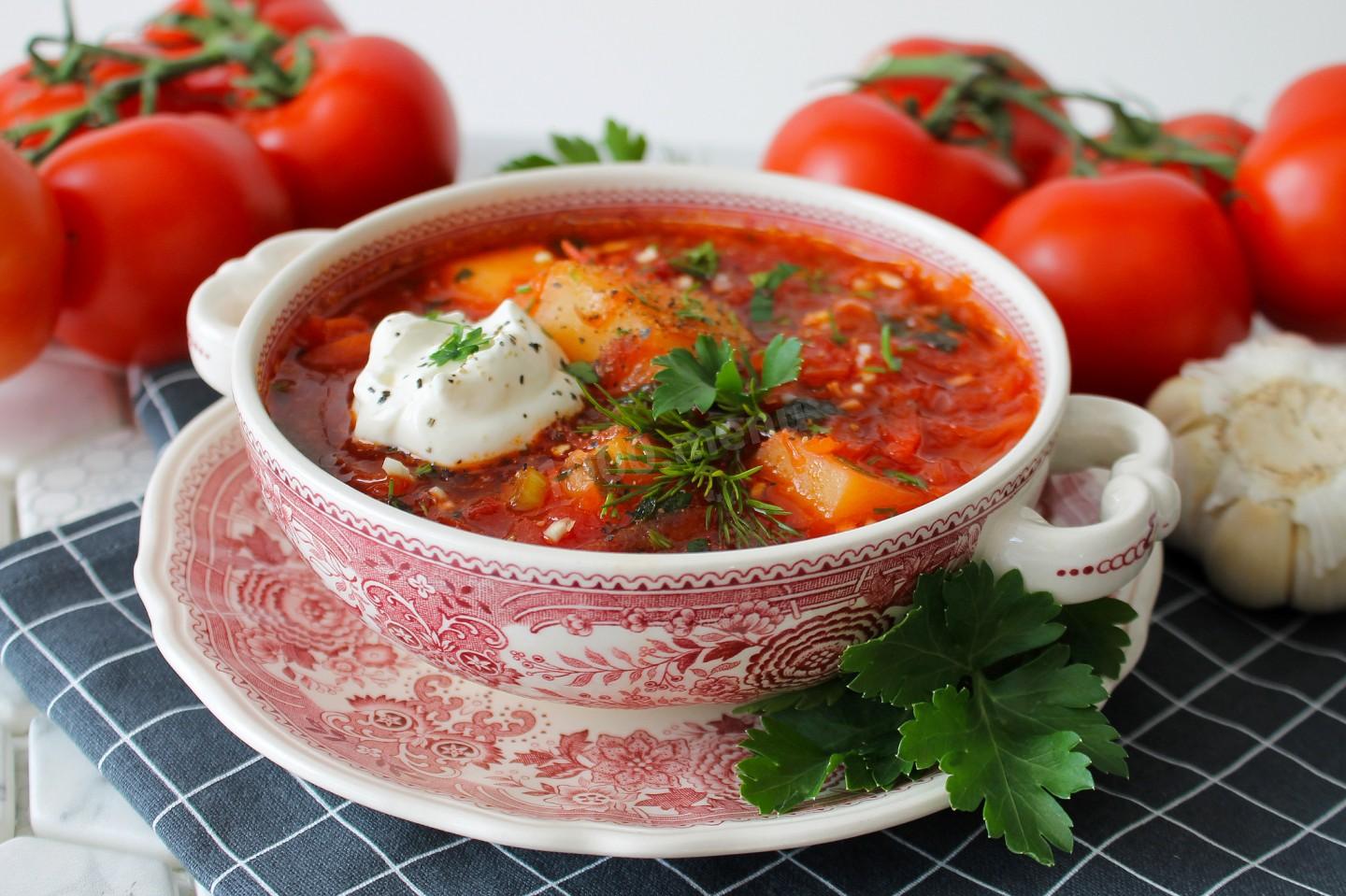 Борщ с мясом, квашеной капустой и грибами