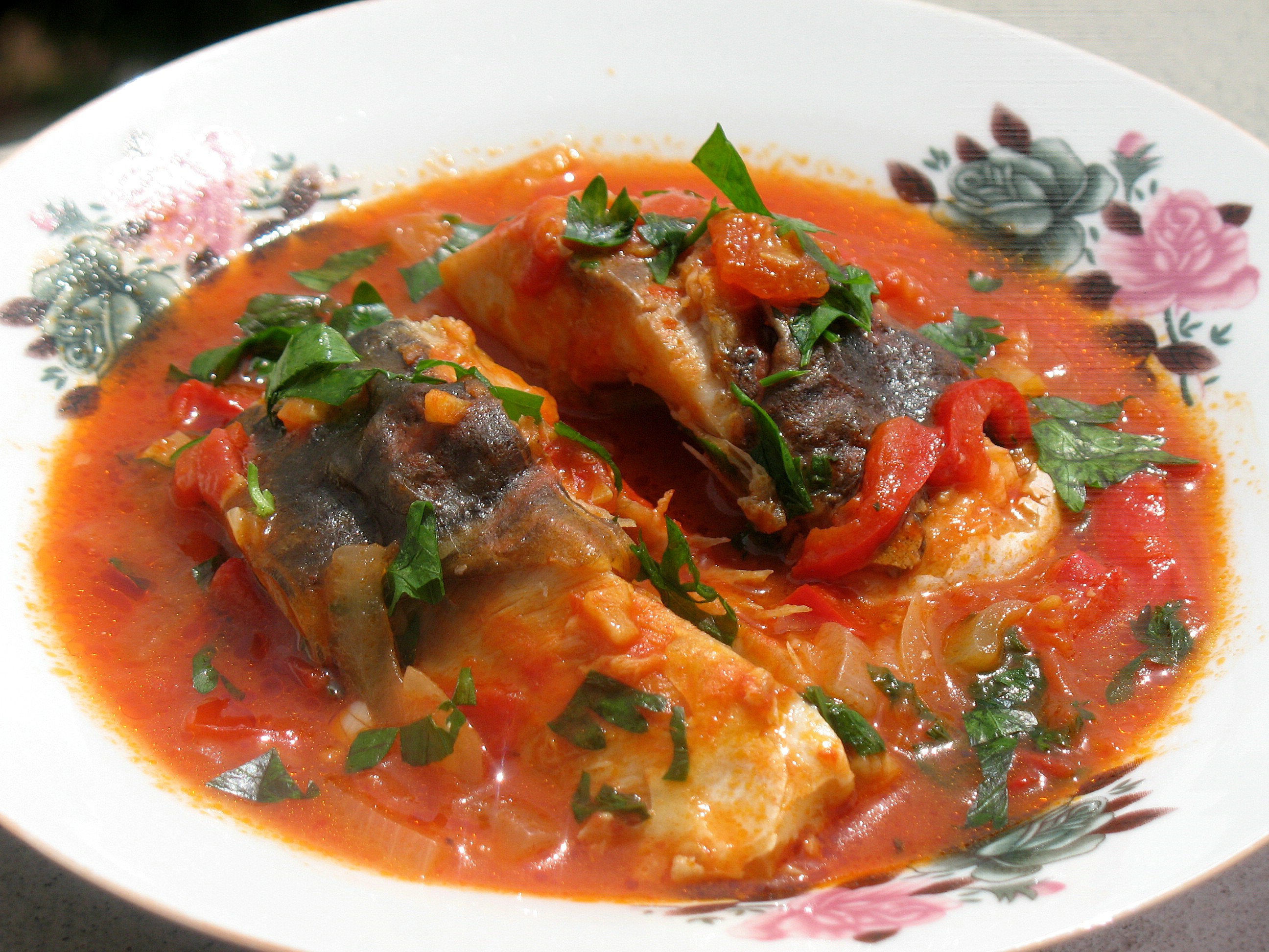 Карп с овощами