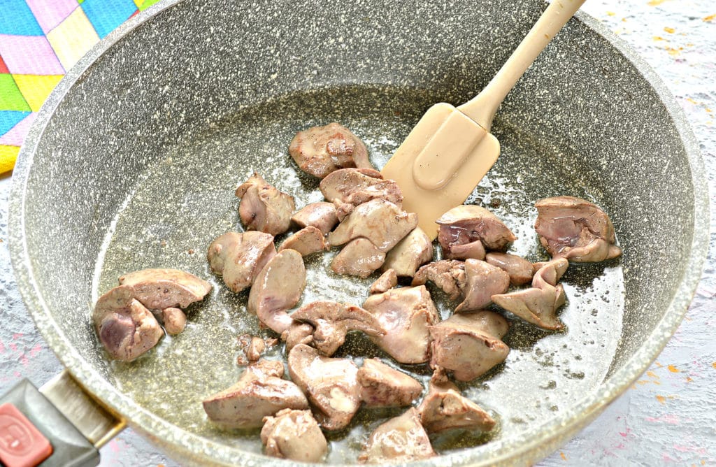 Печень на сковороде с луком