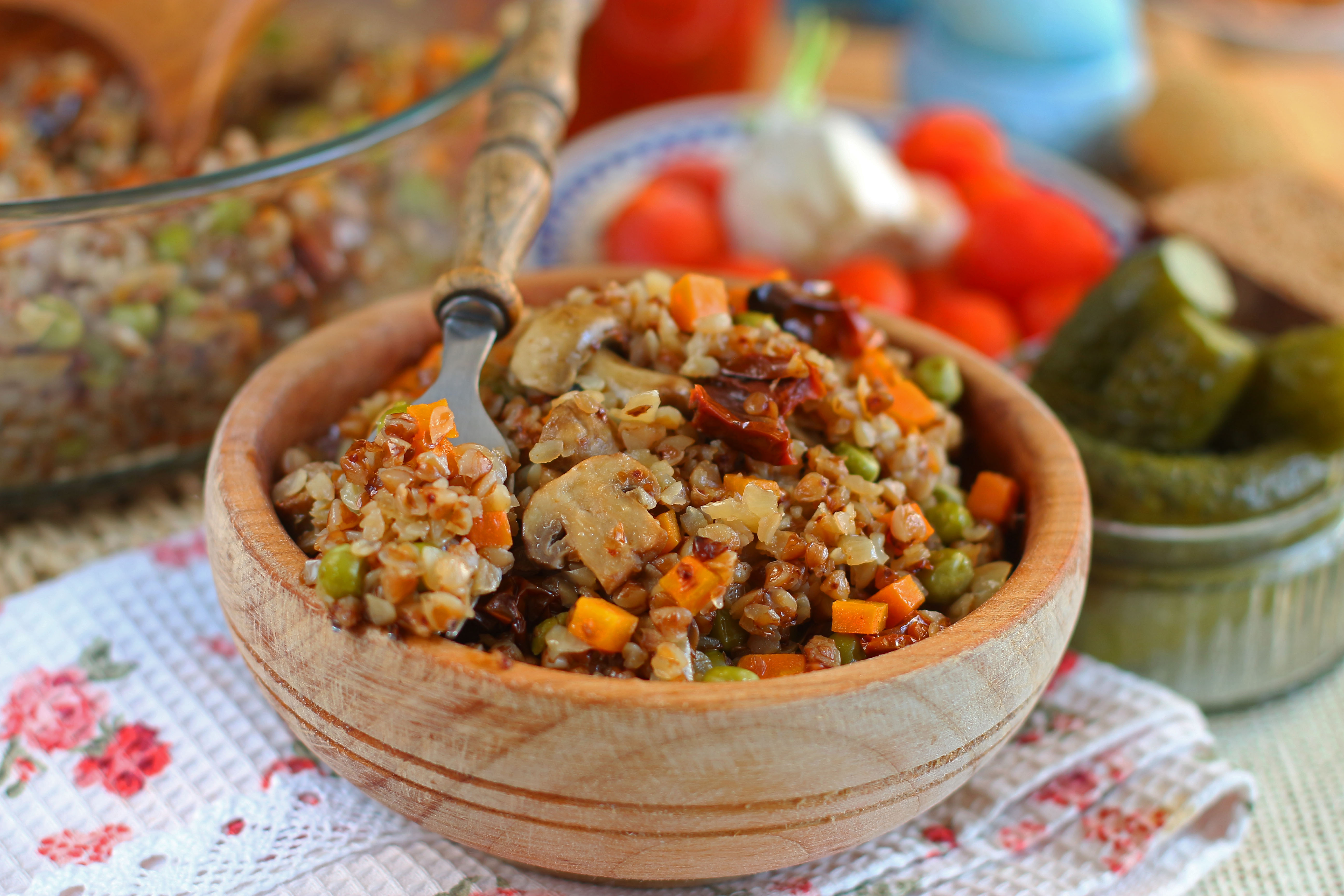 гречневая каша с грибами и овощами