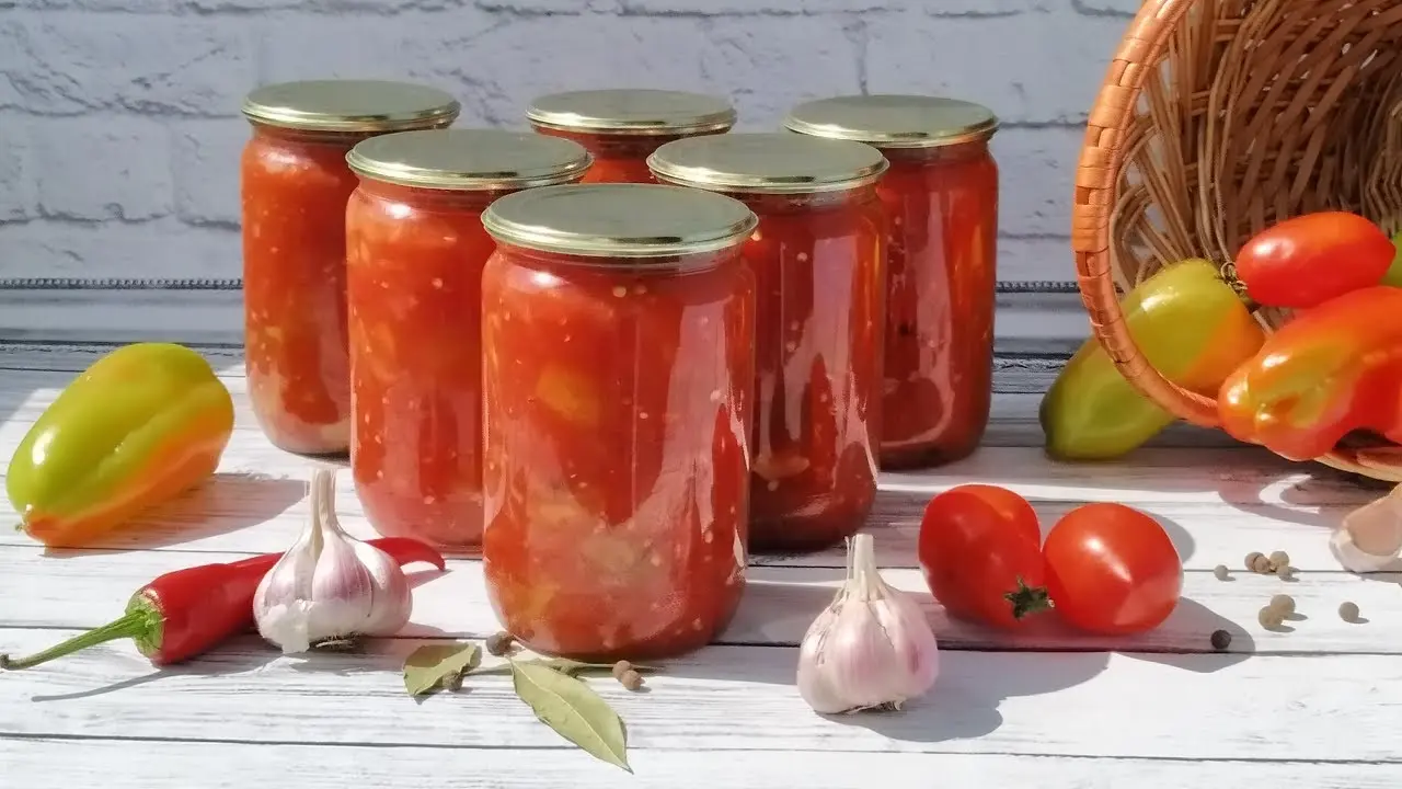 Пикантное лечо из перца с чесноком