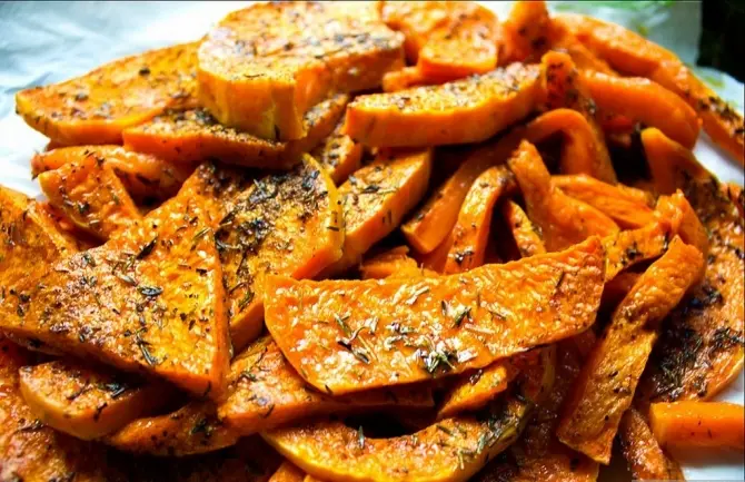 Тыква в духовке с чесноком и травами