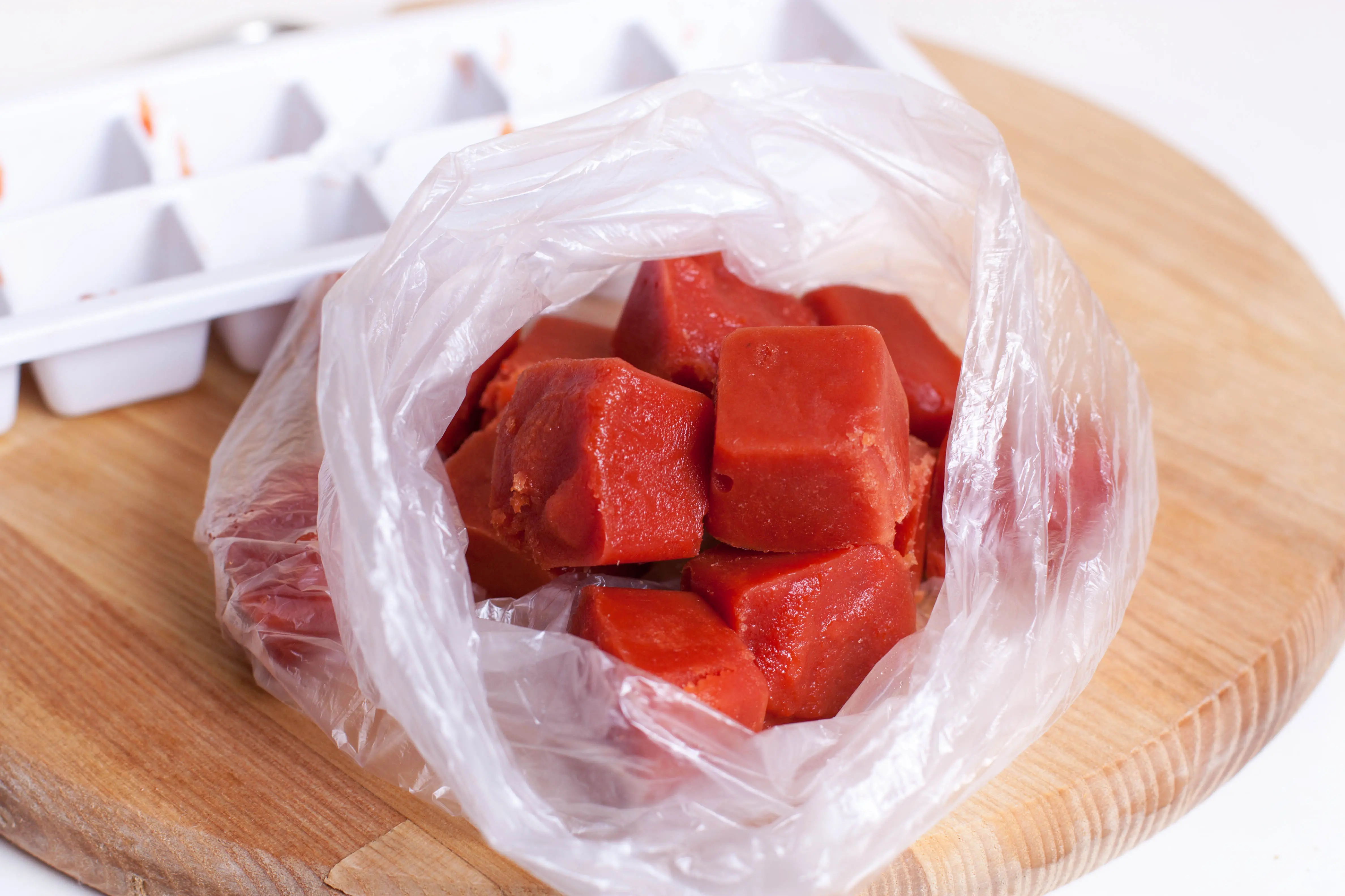 Мороженые кубики из рябины