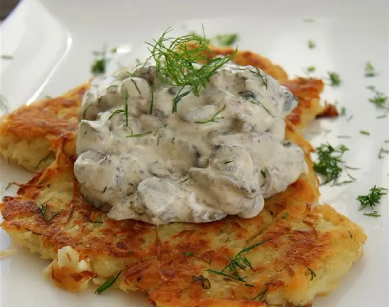 Мясной соус к картофельным оладьям