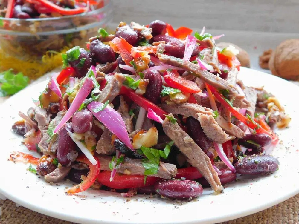 Салат с отварным мясом