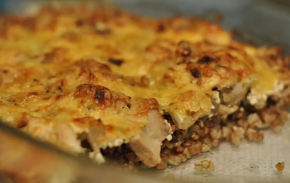 Запеченная гречка с курицей и сыром