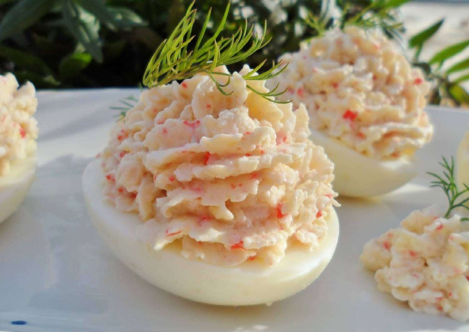 Фаршированные яйца с крабовыми палочками