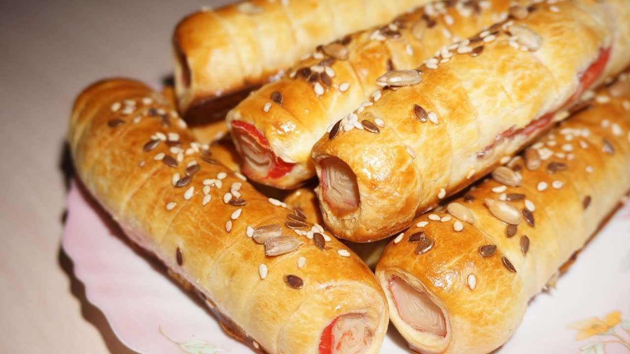 Крабовые палочки в слоеном тесте