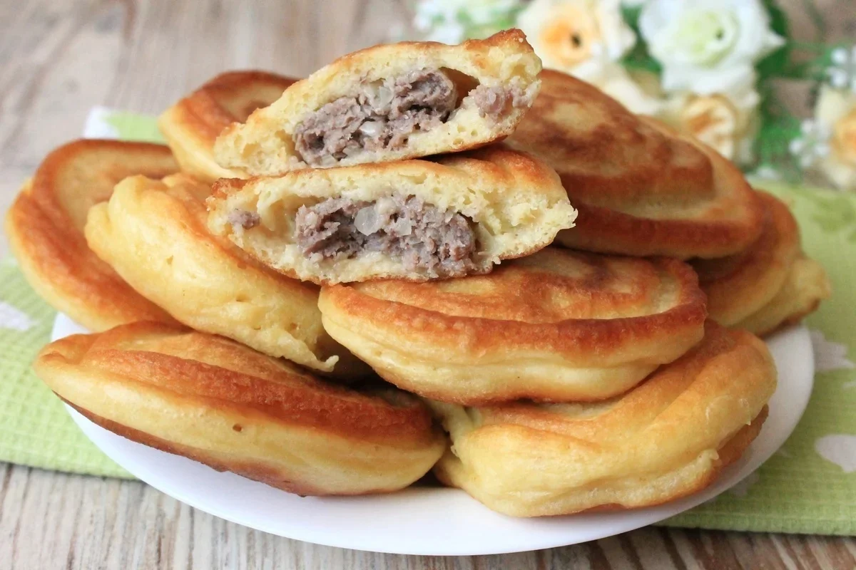 Оладьи на кефире с мясной начинкой