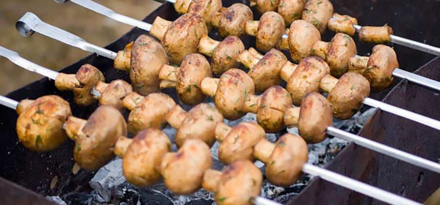 Шашлык из шампиньонов на мангале