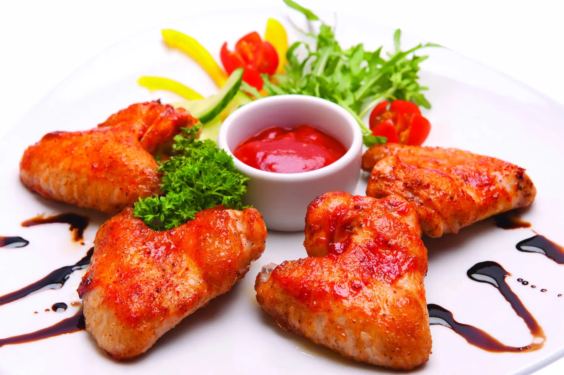 Куриные крылья с овощами