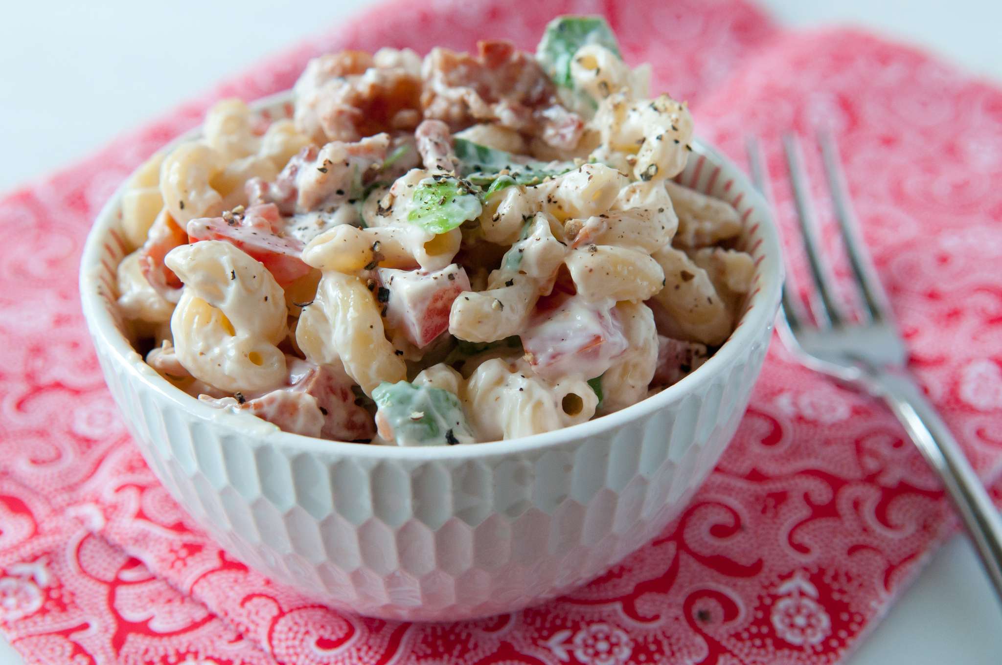 Салат из макарон с йогуртовым соусом