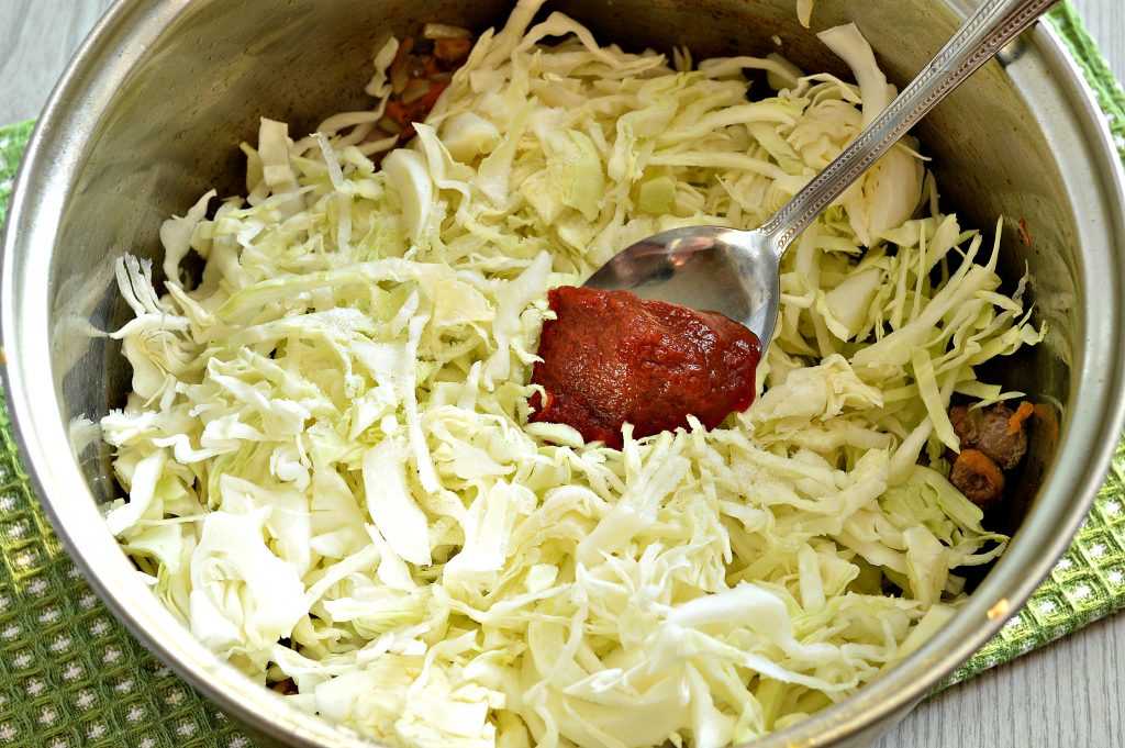Простая солянка из капусты и моркови