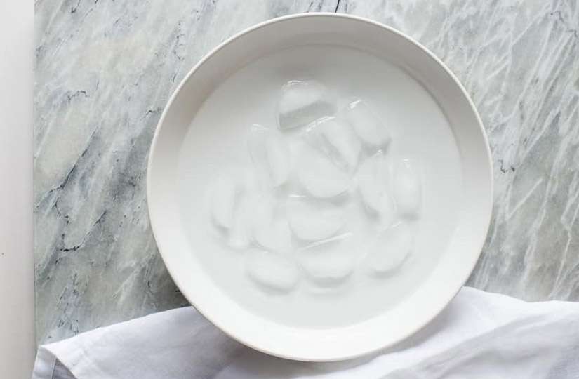 миска со льдом