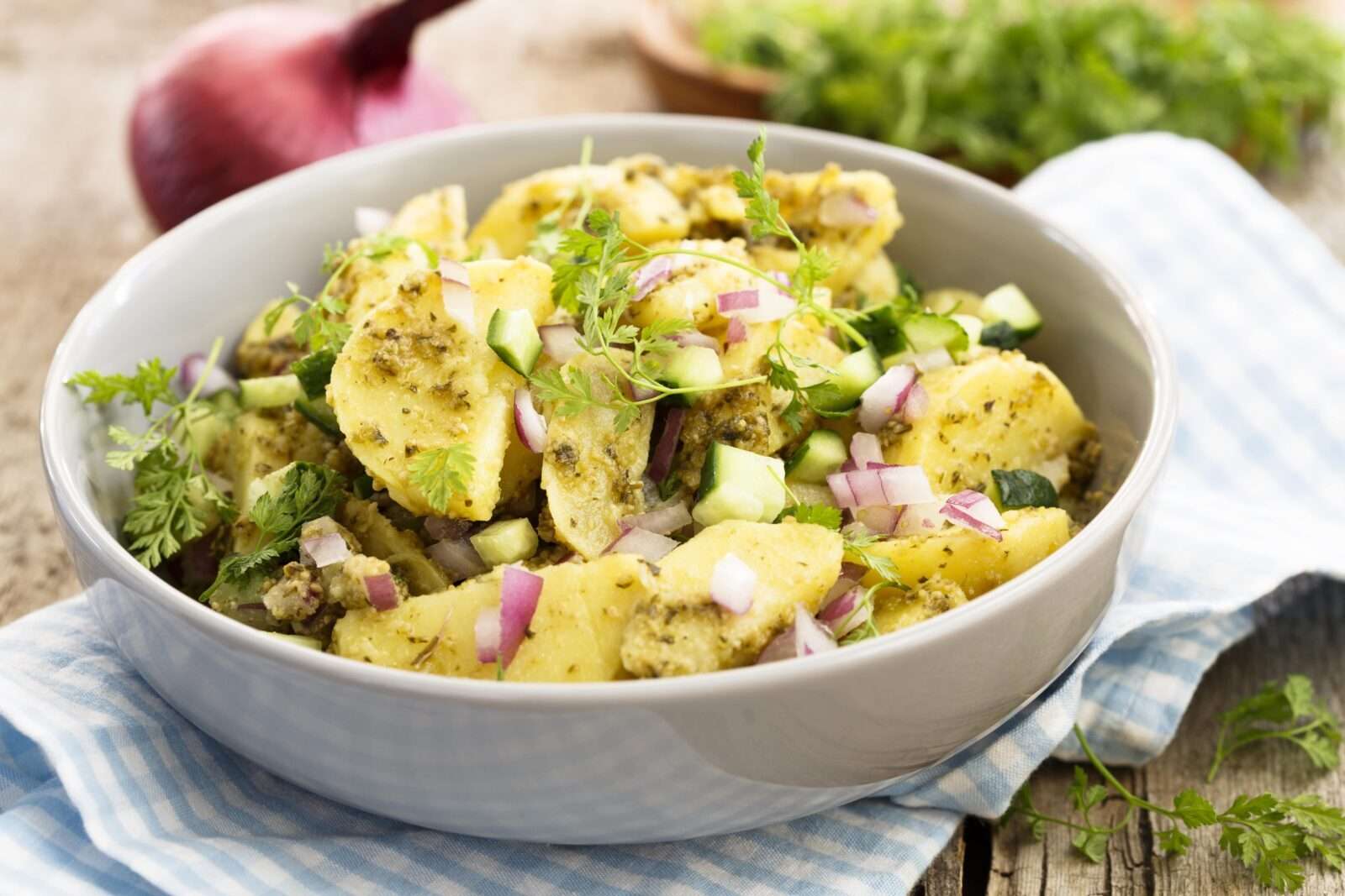Картофельный салат с зеленью