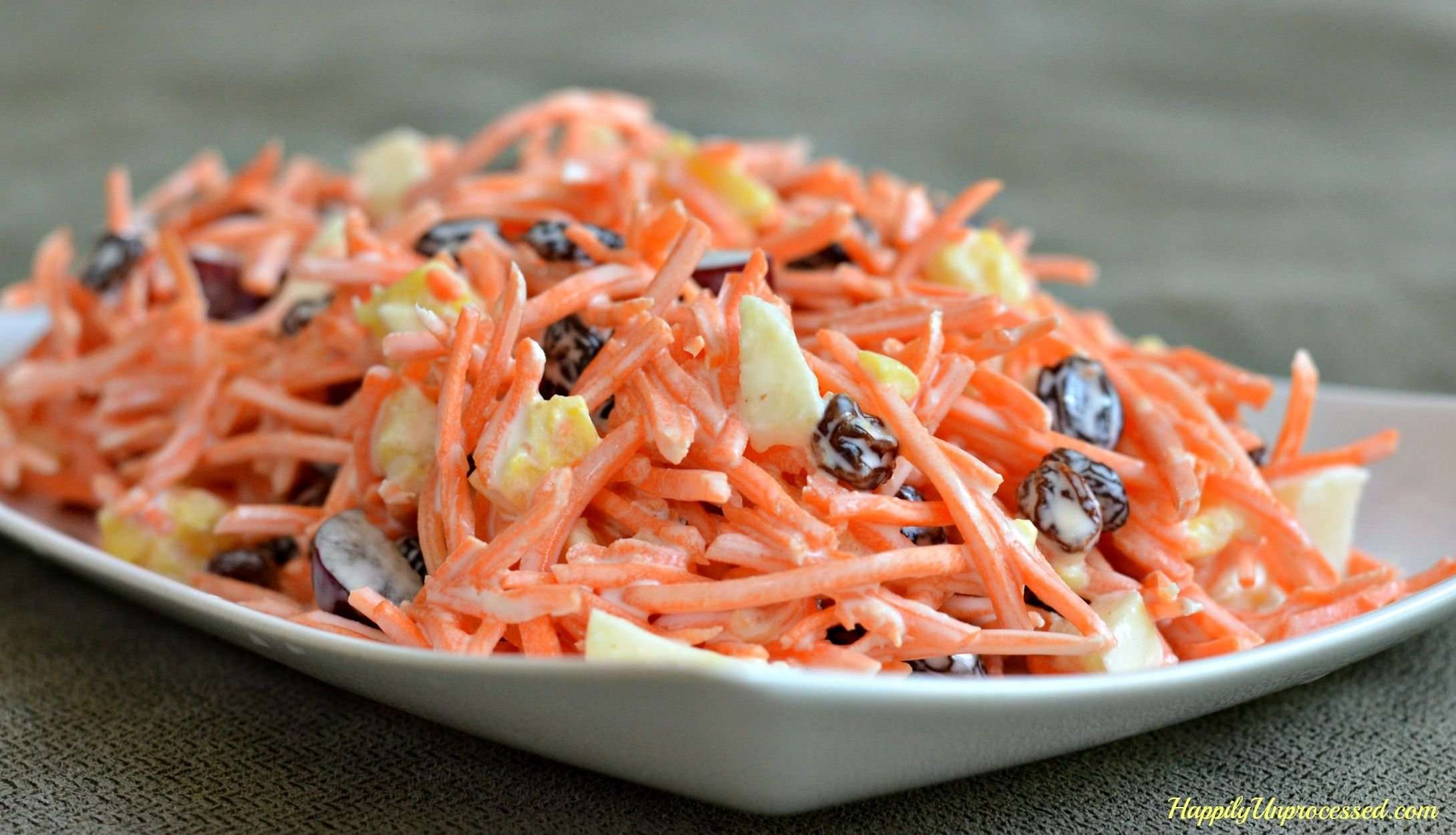 Салат из моркови и яблок с изюмом без майонеза