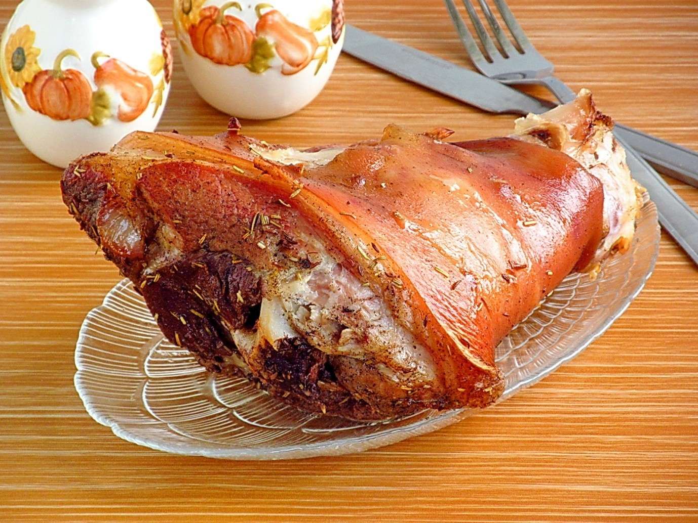 Запеченная рулька в рукаве