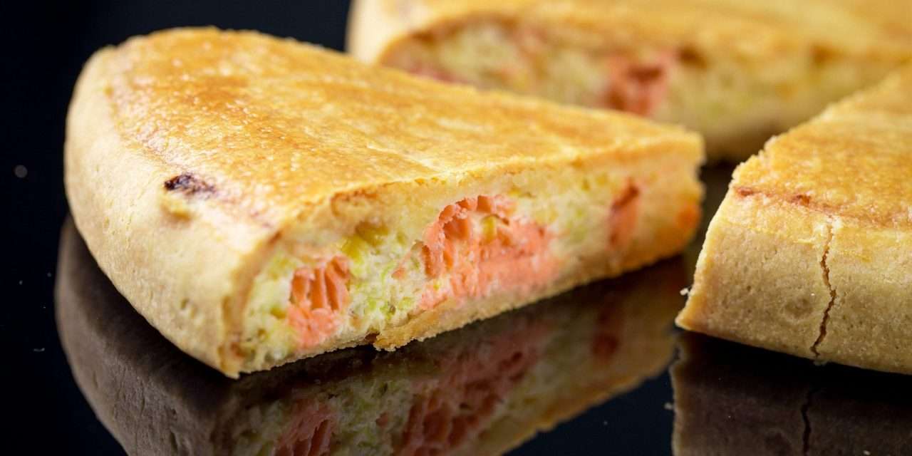 Заливной пирог с рыбой и овощами