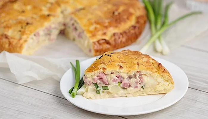 Заливной пирог с ветчиной и сыром