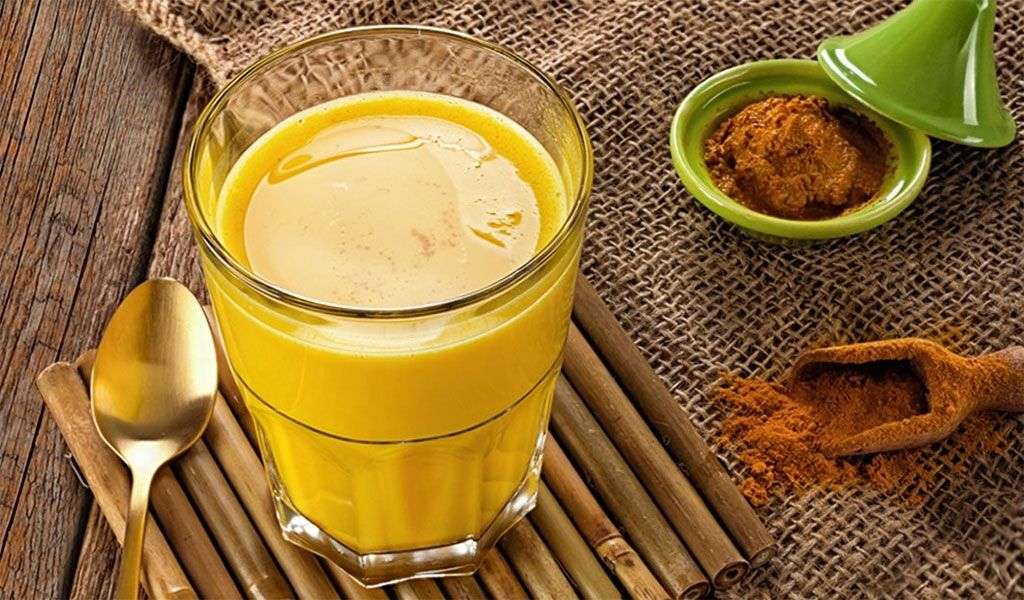 Молоко с куркумой и имбирем