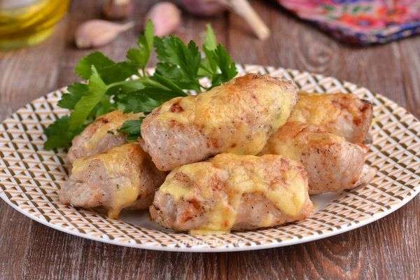 Трубочки из свинины с почками