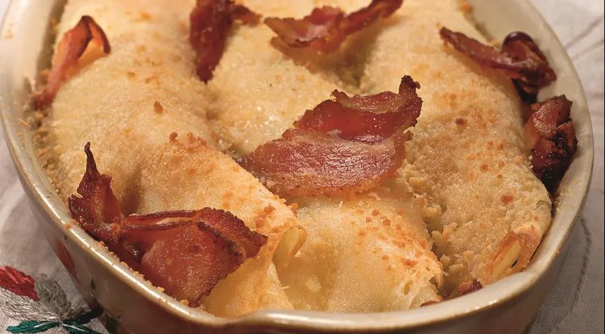 Блины из гороховой муки с беконом