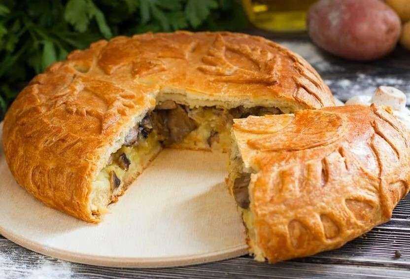 Пирог с солеными грибами