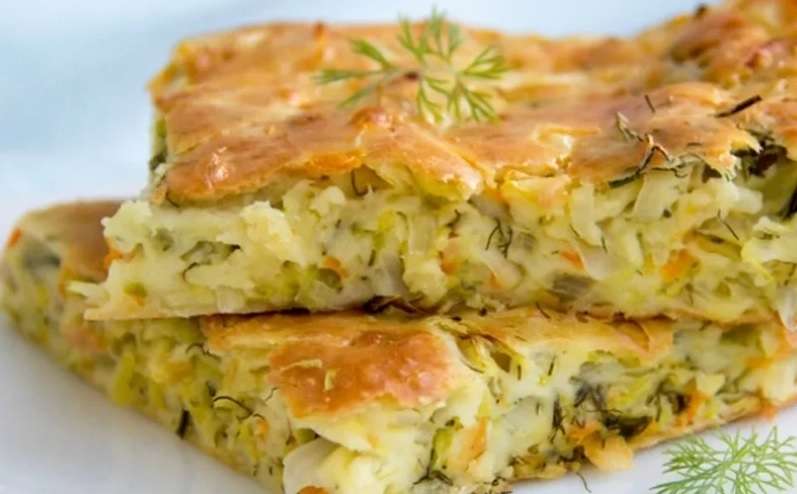 Постный пирог с солеными огурцами
