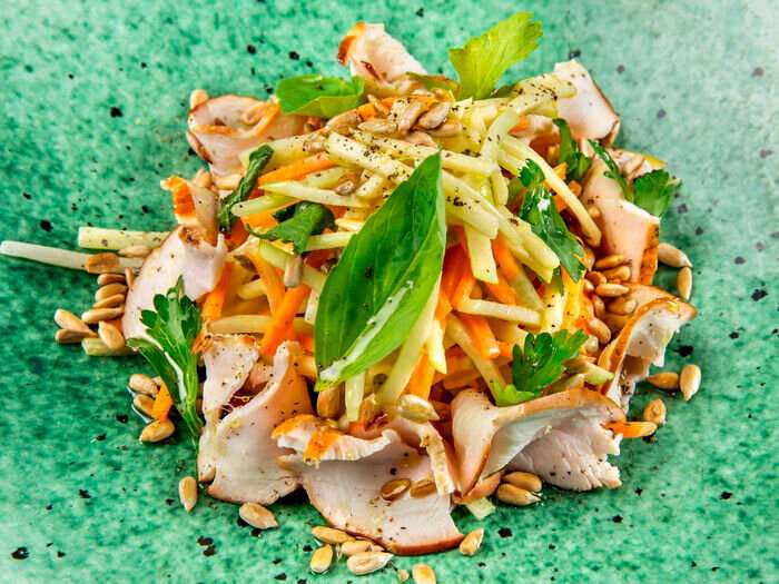 Салат с сельдереем и курицей
