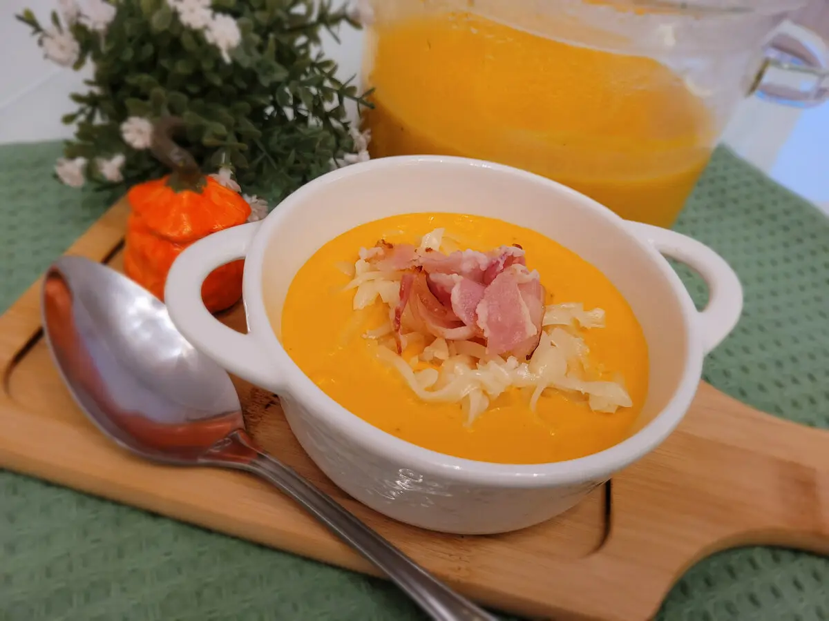 Сырный и грибной, острый и вегетарианский. Топ густых супов в осеннем меню