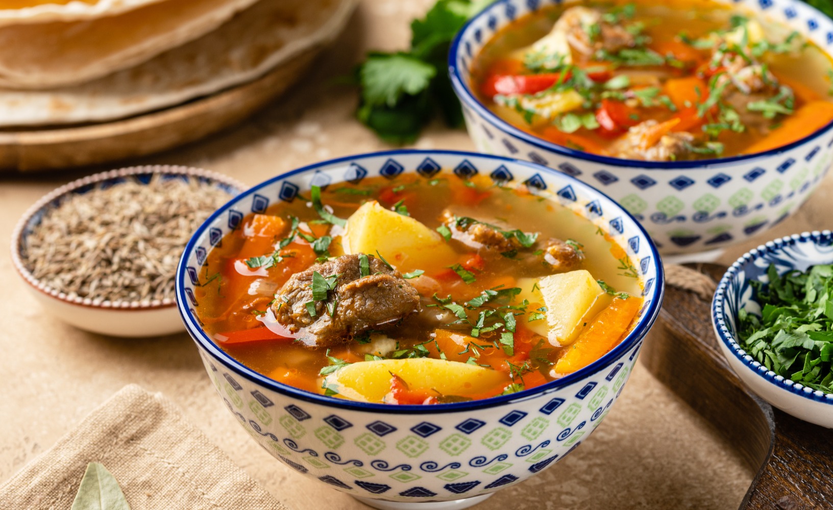 Шурпа (суп, бульон) заправочный суп или мясной бульон 