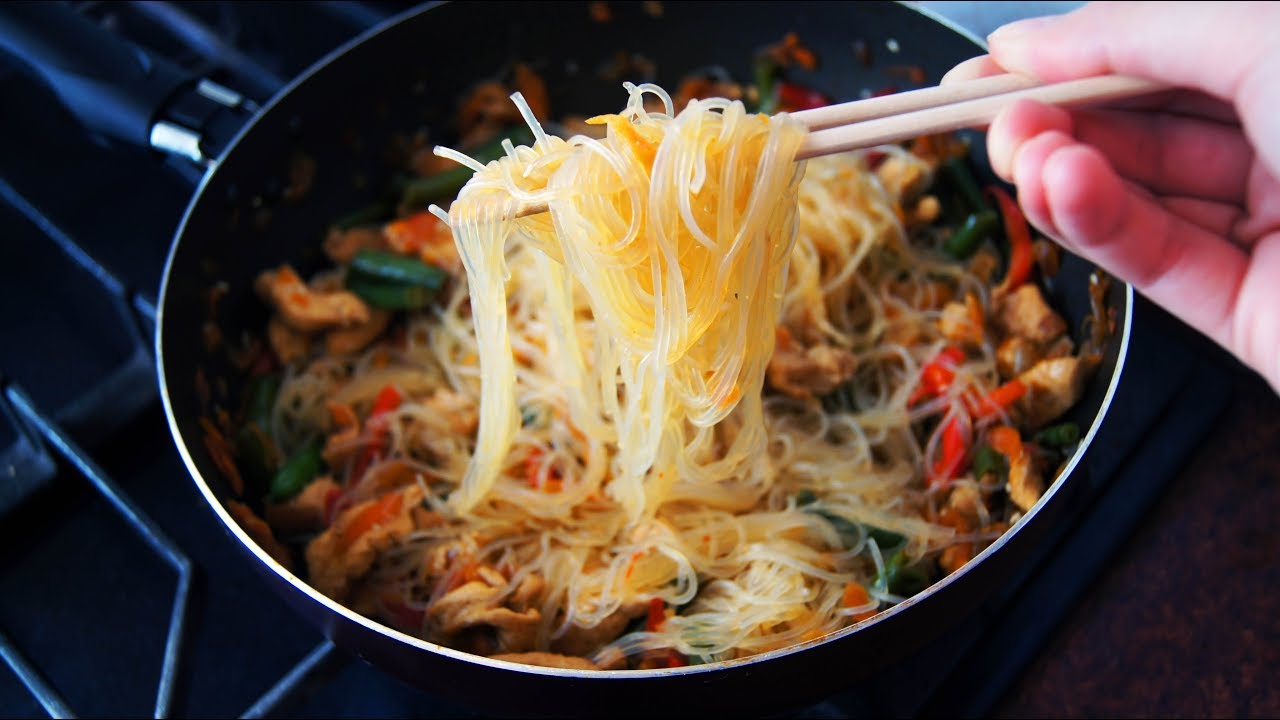Фунчоза с курицей и овощами