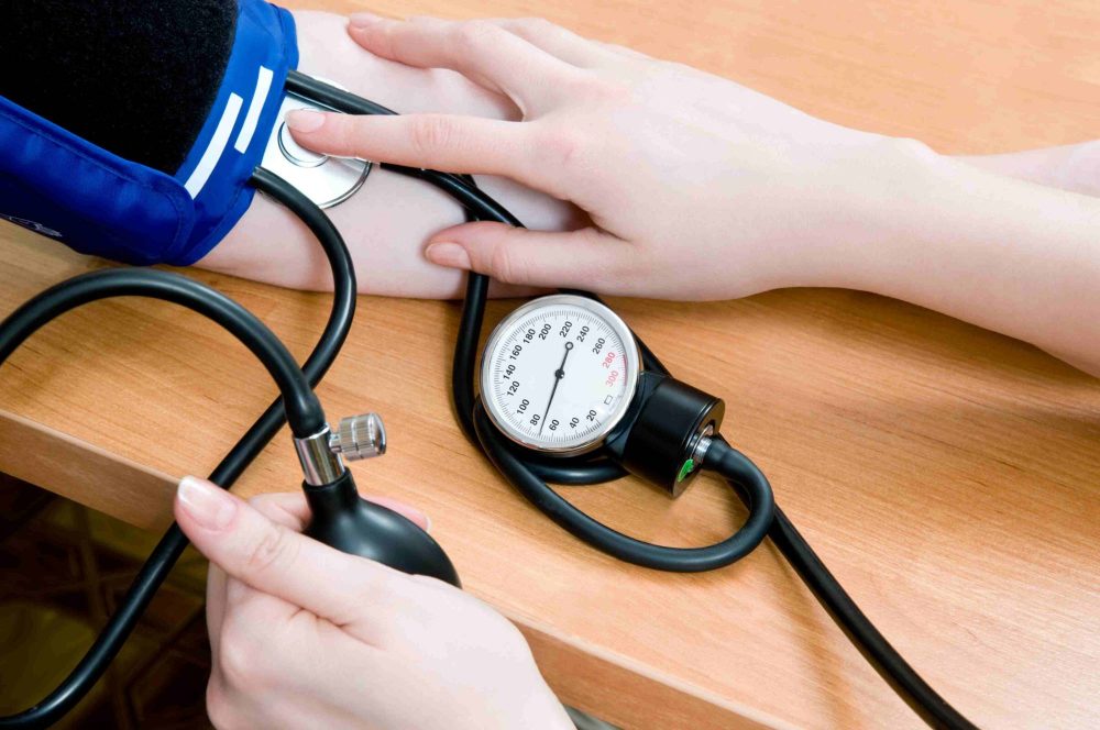 Почему повышается артериальное давление у человека: диагностика и лечение