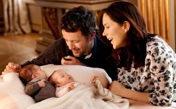 родители с близнецами