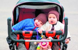 Прогулка с близнецами в одиночку