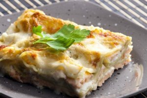 Лазанья рецепт с лососем. 97936383854636efe193888.16024220 recipes main big. Лазанья рецепт с лососем фото. Лазанья рецепт с лососем-97936383854636efe193888.16024220 recipes main big. картинка Лазанья рецепт с лососем. картинка 97936383854636efe193888.16024220 recipes main big. Филе лосося и шпинат выложите на разогретую сковороду с оливковым маслом.