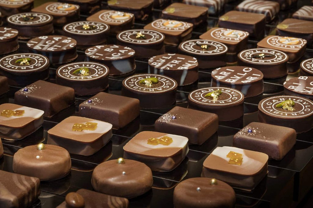 Шоколадные конфеты из разных сортов шоколада