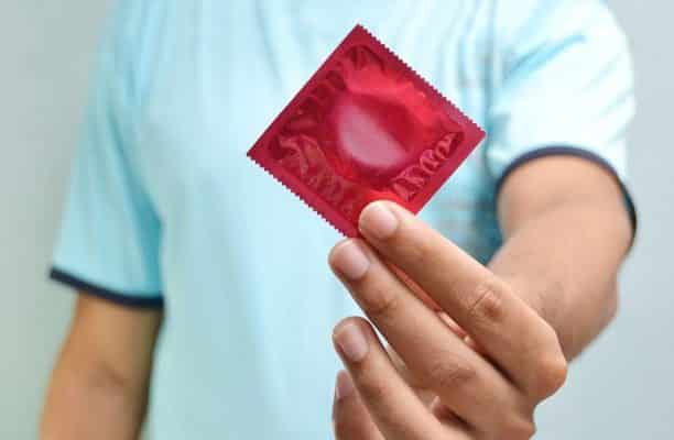 использование презерватива во время коронавируса