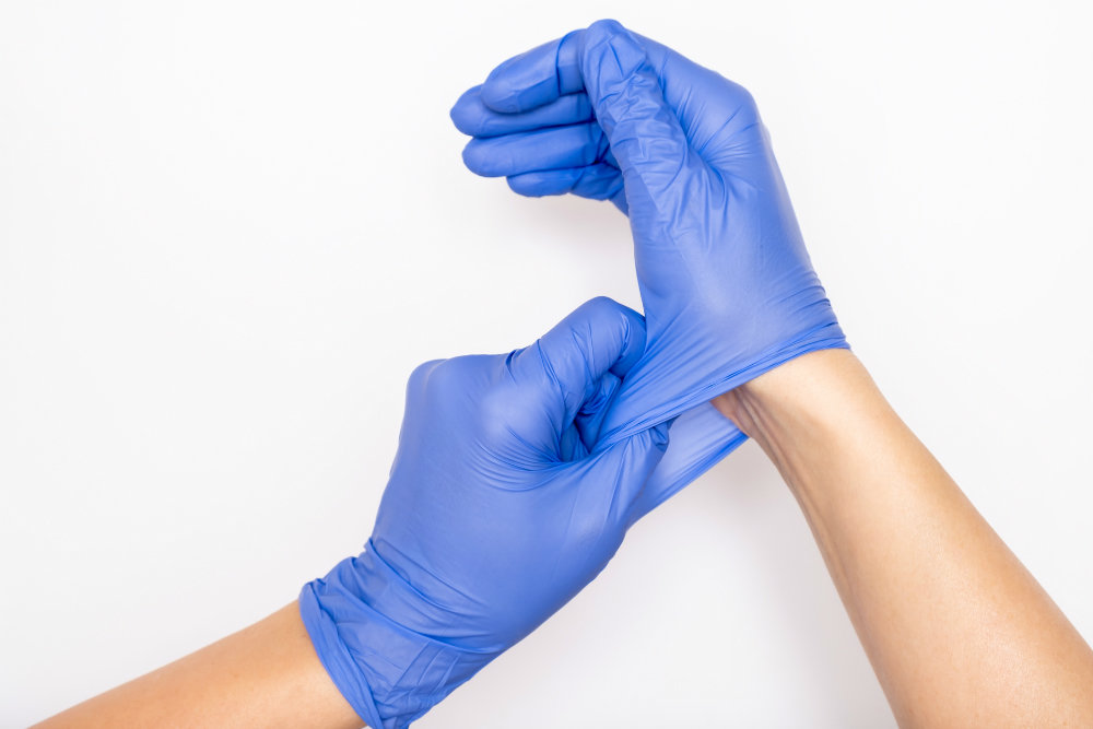 защищают ли одноразовые перчатки от коронавируса