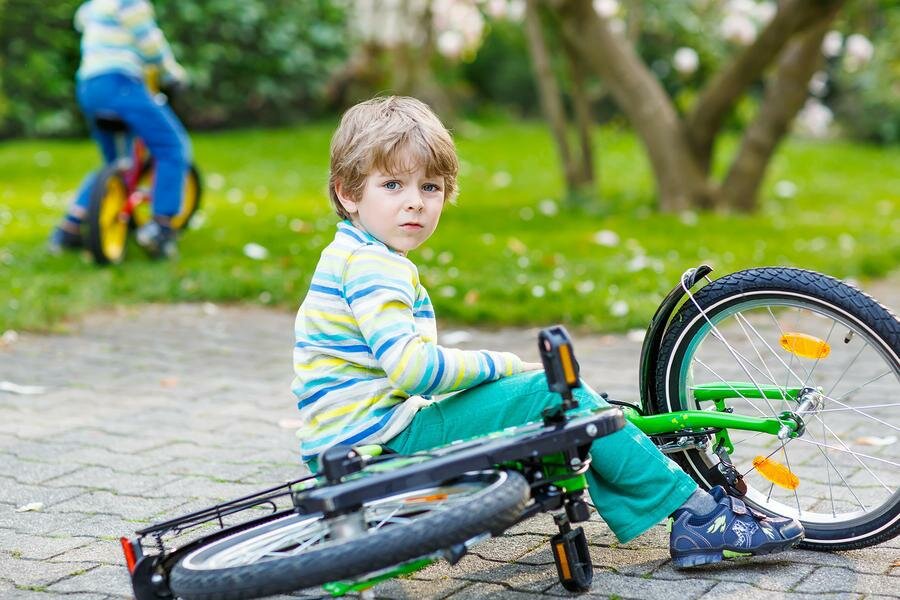 Ребенок упал с велосипеда. Профилактика травматизма у детей.