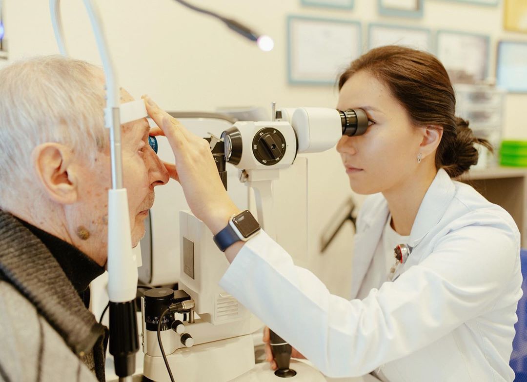 Больница операция глаукомы. Диагностика глаукомы. Осмотр на глаукому. Обследование при глаукоме. Лазерная хирургия глаукомы.