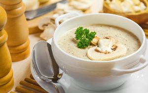 Суп-пюре из корня сельдерея и грибов