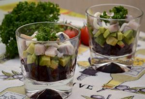 Салат из свеклы и авокадо
