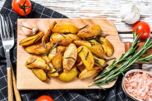 Картофель дольками в духовке - рецепт