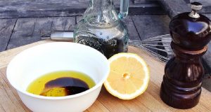 Соус из лимона, уксуса и растительного масла