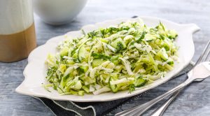 Салат из свежей капусты и кабачков