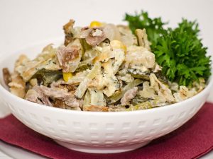 Салат из свежей капусты с солеными огурцами и мясом
