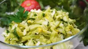 Теплый салат из молодой картошки